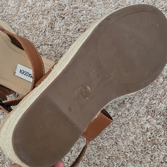 Steve Madden Tan Platform Sandals - Picture 3 of 3